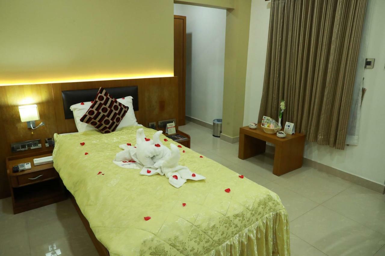 Hotel Rohini International Kallār Kültér fotó
